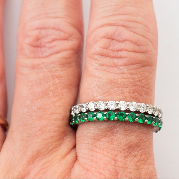 Set of 2 eternity bands minimalist 1 clear stones & 1 emerald green stones 10 - Picture 7 of 14